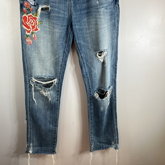 BLANKNYC Embroidered Distressed Crop Girlfriend Jeans Size 25 - Picture 6 of 14